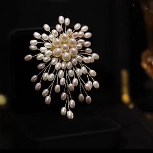 Vintage Gold Elegant Pearl Brooch